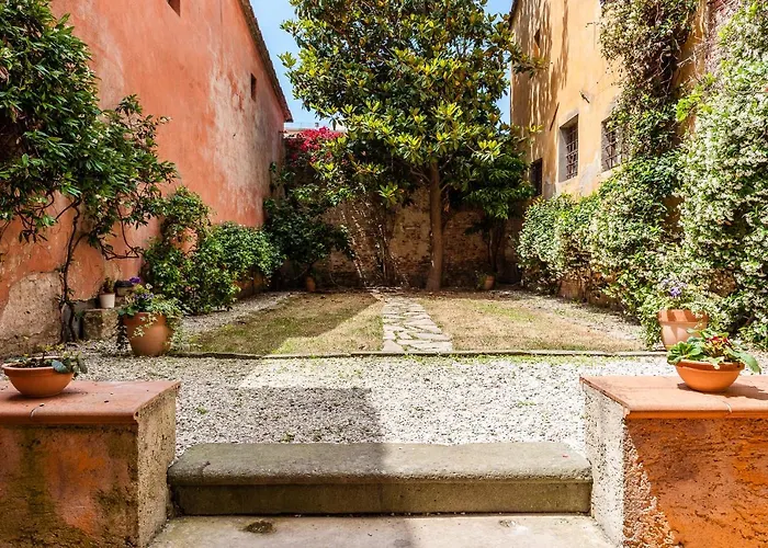 Hostly - Garden House Near The Tower - Historical House With Private Garden